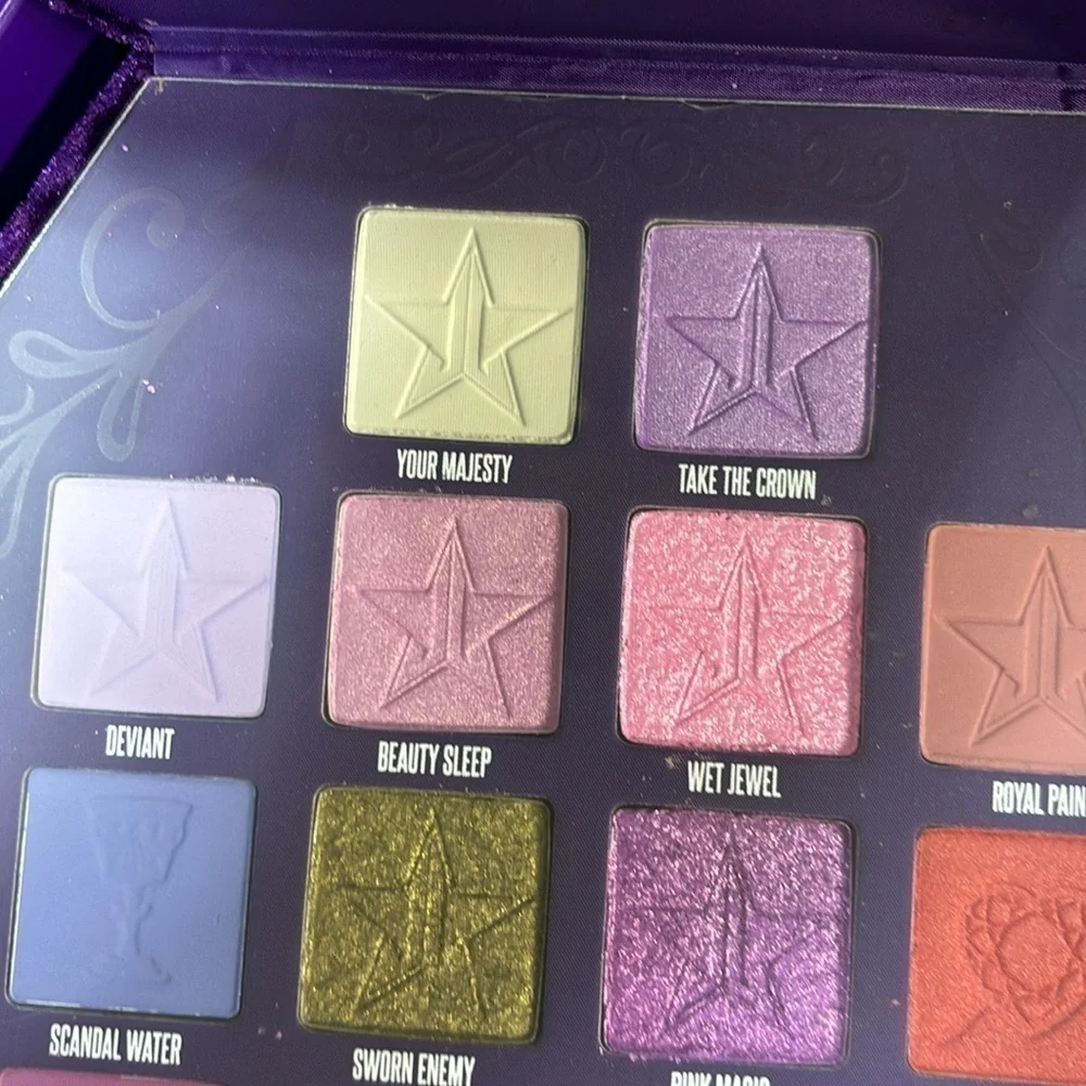 Jeffree Star  Blood Lust Artistry Palette high end jewelry box velvet and gold